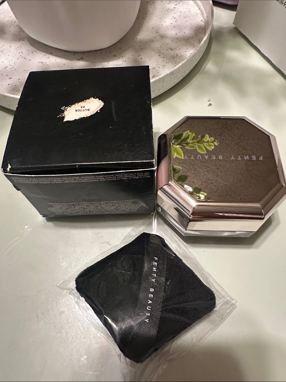 Fenty Beauty Rose Gold Compact Highlighter with Black Puff